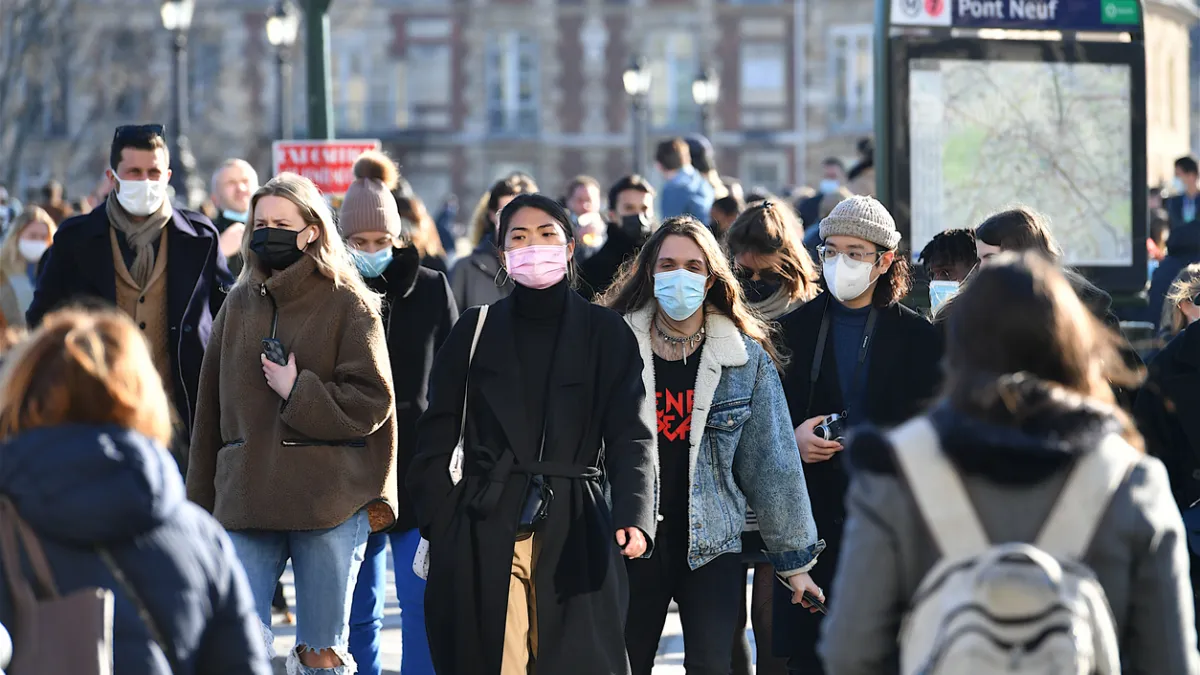 Fumées d'incendie : le masque FFP2 est-il vraiment efficace pour se protéger ?