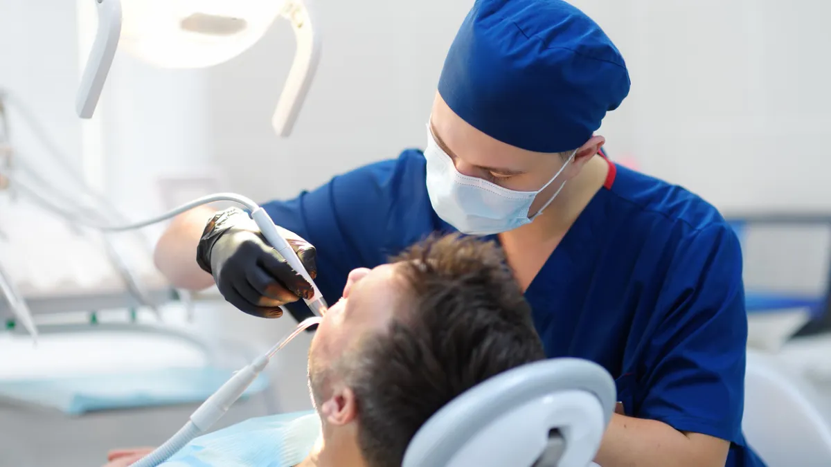 Médecin, dentiste, pharmacien, chauffeur de taxi… quels sont les indépendants les mieux rémunérés ?