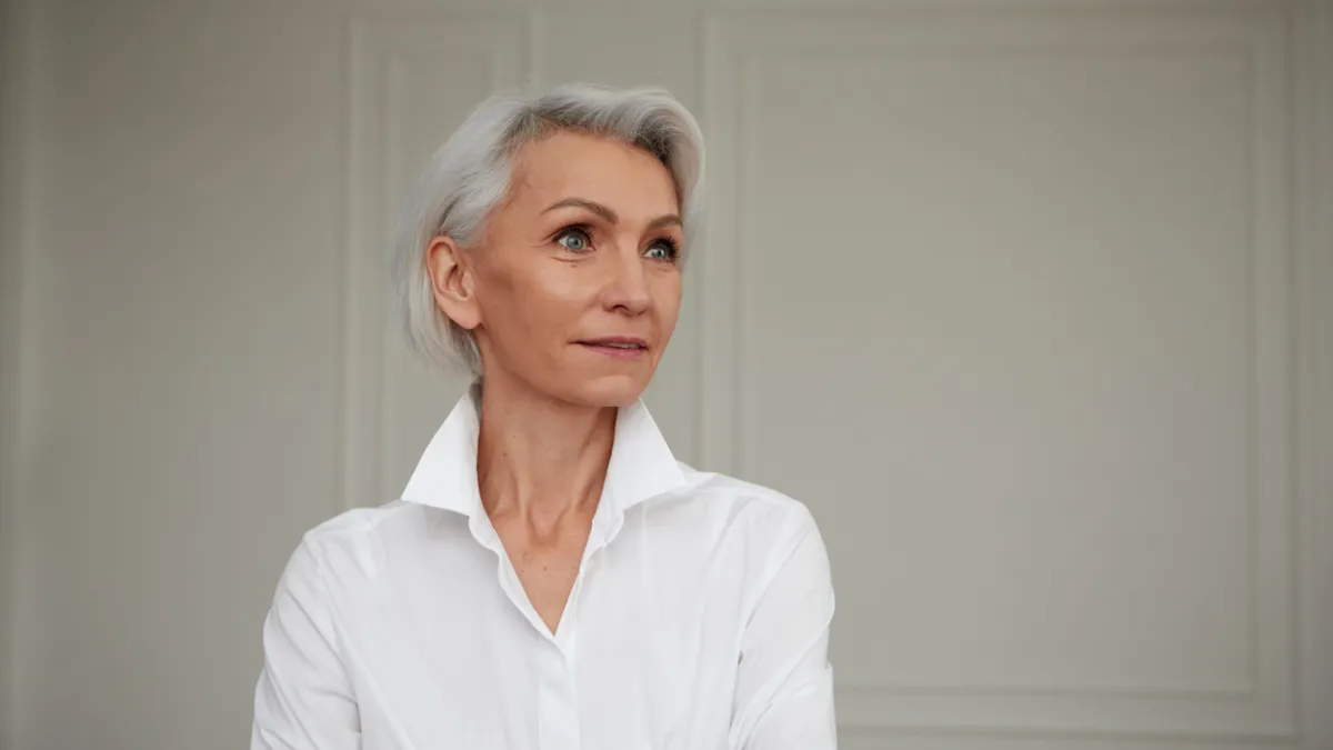Femme chemise blanche