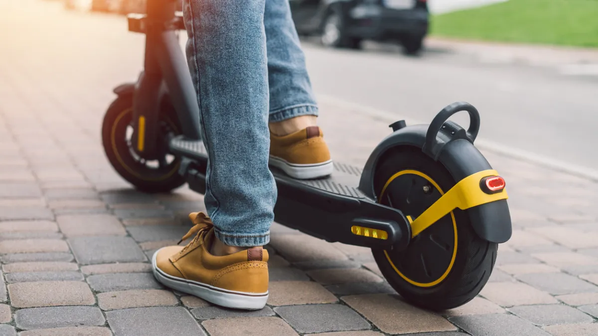 Decathlon rappelle deux modèles de trottinettes électriques BTWIN en raison d'un risque de chute