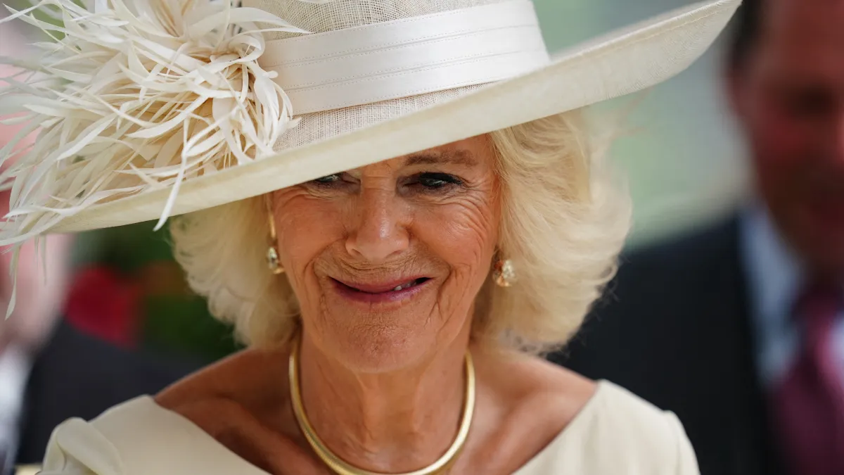 Pourquoi la reine Camilla a abandonné cette couleur de cheveux après 70 ans