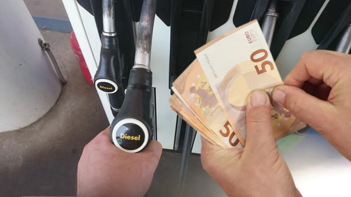 Indemnité carburant de 100 euros : gros changement, la date limite de dépôt repoussée 