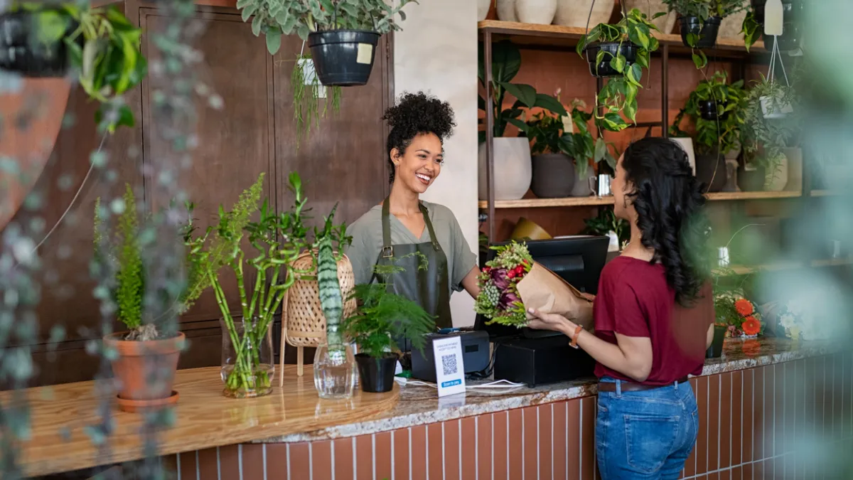 Fleuriste, caissier, métallurgiste… ces 7 métiers bénéficient d’une hausse du salaire minimum en août