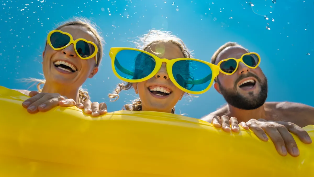 Magnets, cartes postales, produits locaux… Les souvenirs de vacances les plus populaires