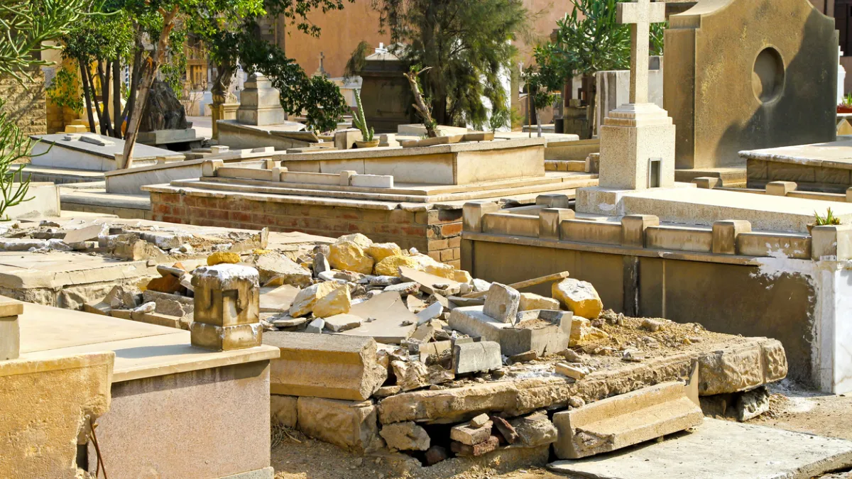 Cimetière profané