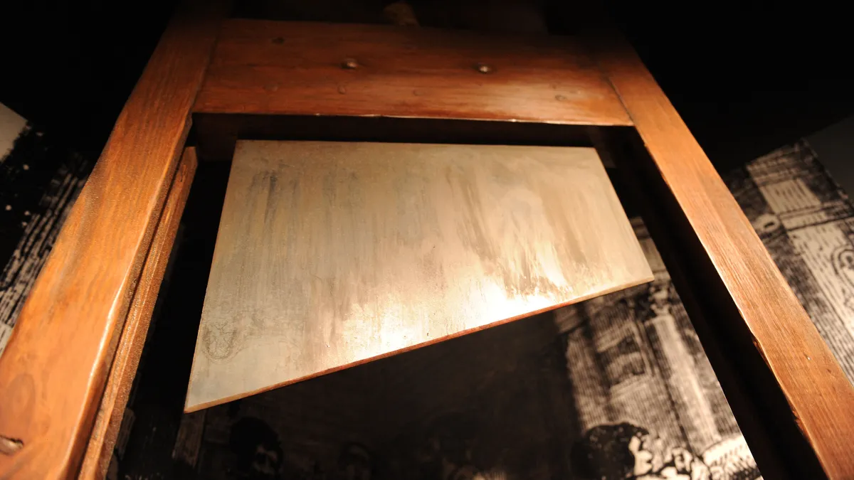 Guillotine