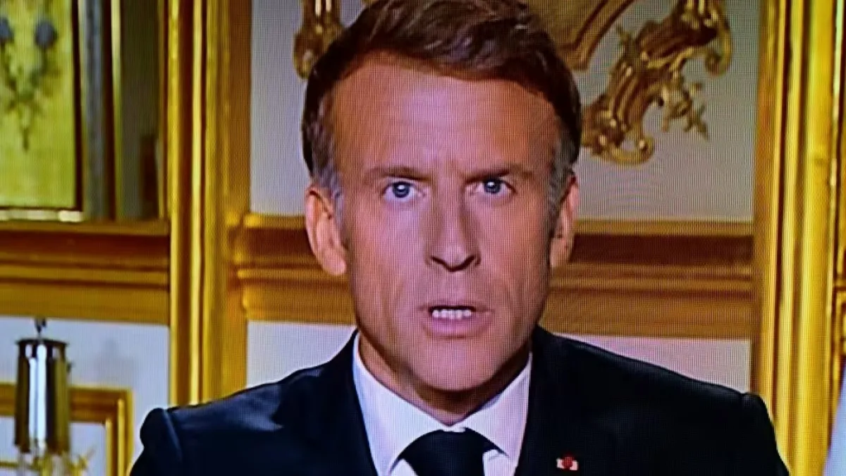 Allocution d’Emmanuel Macron : « un automate qui lit son prompteur », le regard de Stephen Bunard, expert du langage corporel