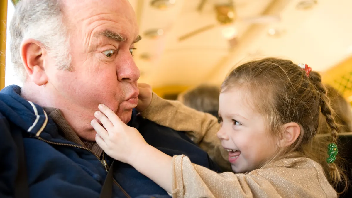 Grand-père dans le train