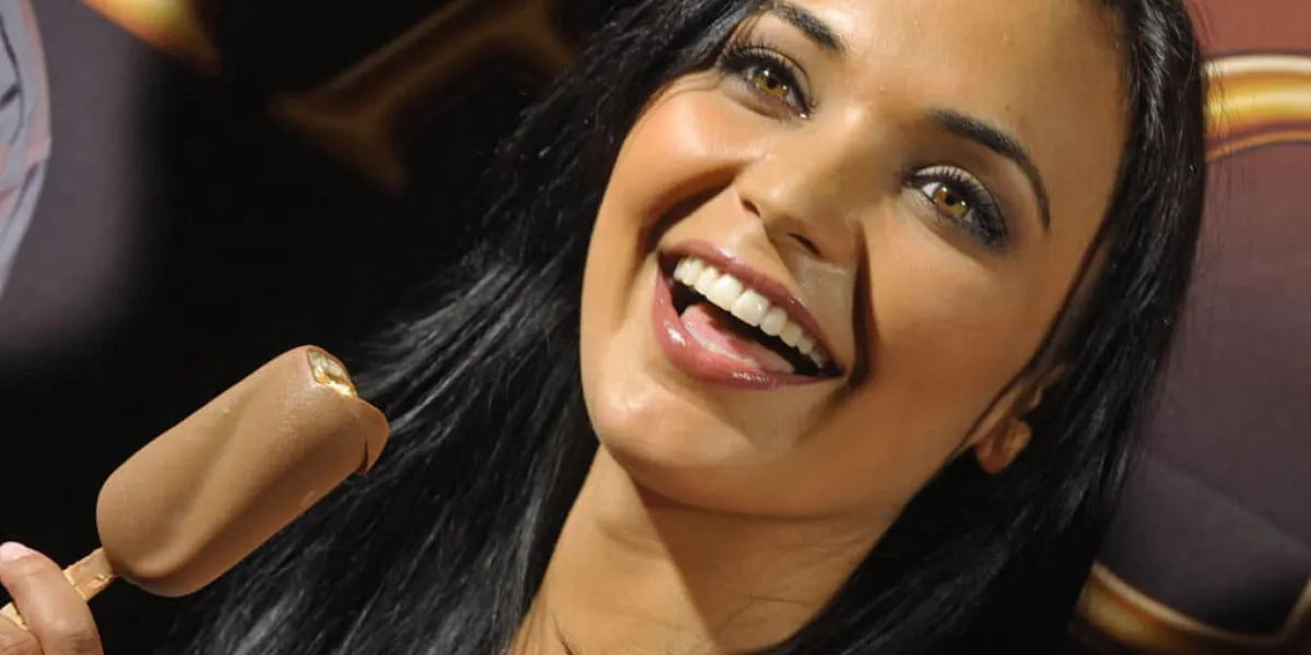 Valérie Bègue, les montagnes russes : querelle avec Geneviève de Fontenay, relation privilégiée avec Nagui, photos nues à 8.000 euros