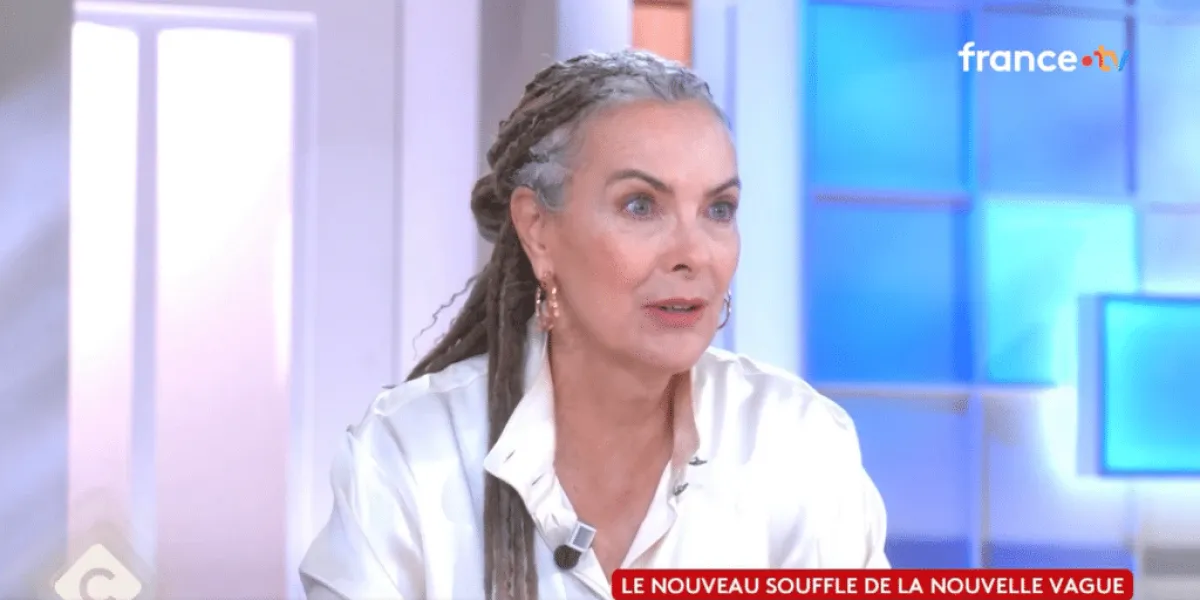 "Pas fait exprès", Carole Bouquet s’exprime enfin sur sa nouvelle coupe de cheveux étonnante
