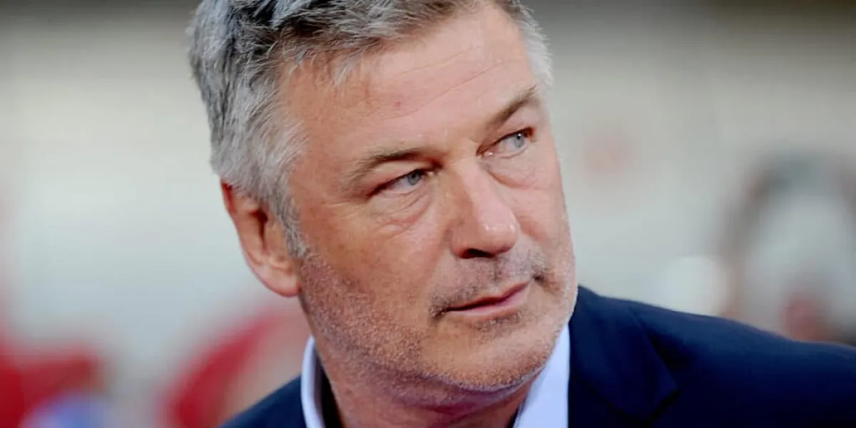 Alec Baldwin et son frère Stephen victimes d’un accident de la route : leur voiture s’écrase contre un arbre