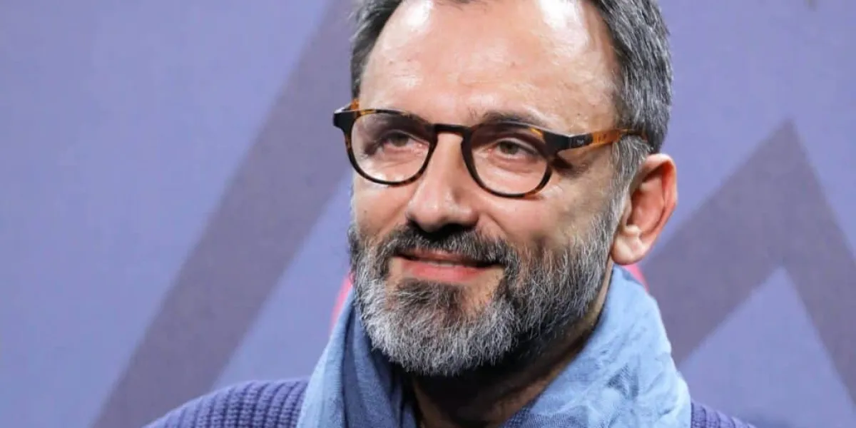 "Trop douloureux", Frédéric Lopez évoque comme rarement son remplacement par Laury Thilleman à la tête de "Rendez-vous en terre inconnue"