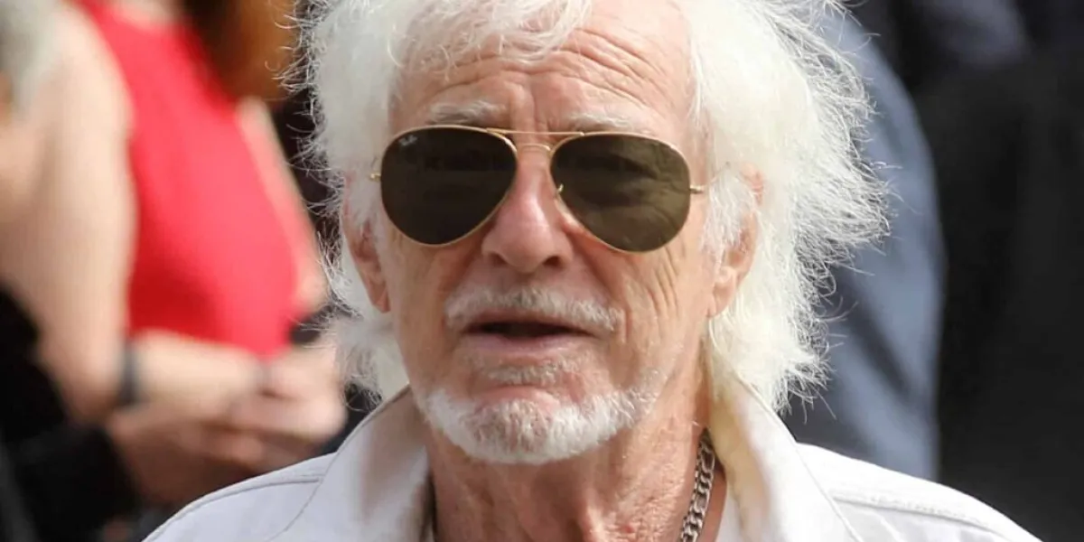 "Je suis sur la paille" : Hugues Aufray ruiné et forcé de vendre sa maison à Marnes-la-Coquette