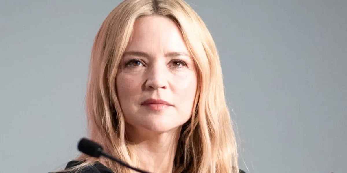 Virginie Efira soutient les Gilets Jaunes en plein JT de France 2 et anticipe les critiques : "On peut avoir un engagement qui dépasse sa condition"