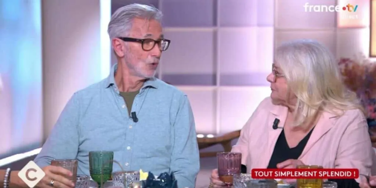 Josiane Balasko, Thierry Lhermitte, Bruno Moynot et Marie-Anne Chazel offrent un gros chèque à la Fondation pour la recherche médicale dans "C à vous"