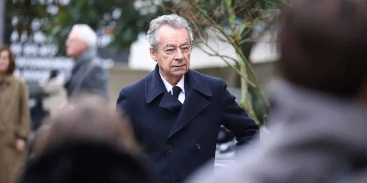 Mort de Renaud Revel, ancien chroniqueur de TPMP : Michel Denisot au côté de sa femme et son fils aux obsèques