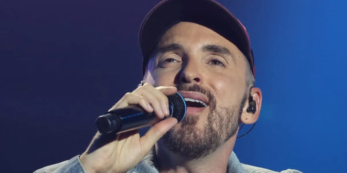 Christophe Willem s’offre une nouvelle tête : le chanteur méconnaissable après son passage dans une célèbre clinique esthétique