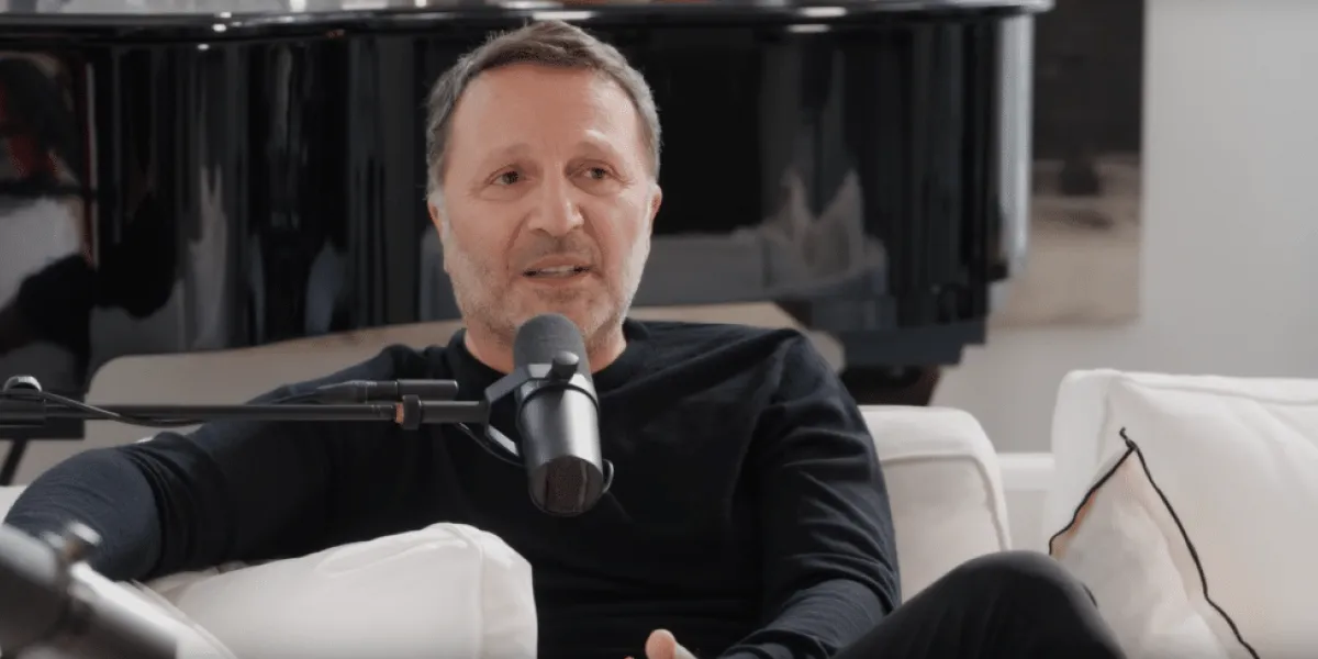 Arthur et Mareva Galanter vont adopter à la demande de leur fille : Claire Chazal pas peu fière de recueillir ce scoop sur son canapé