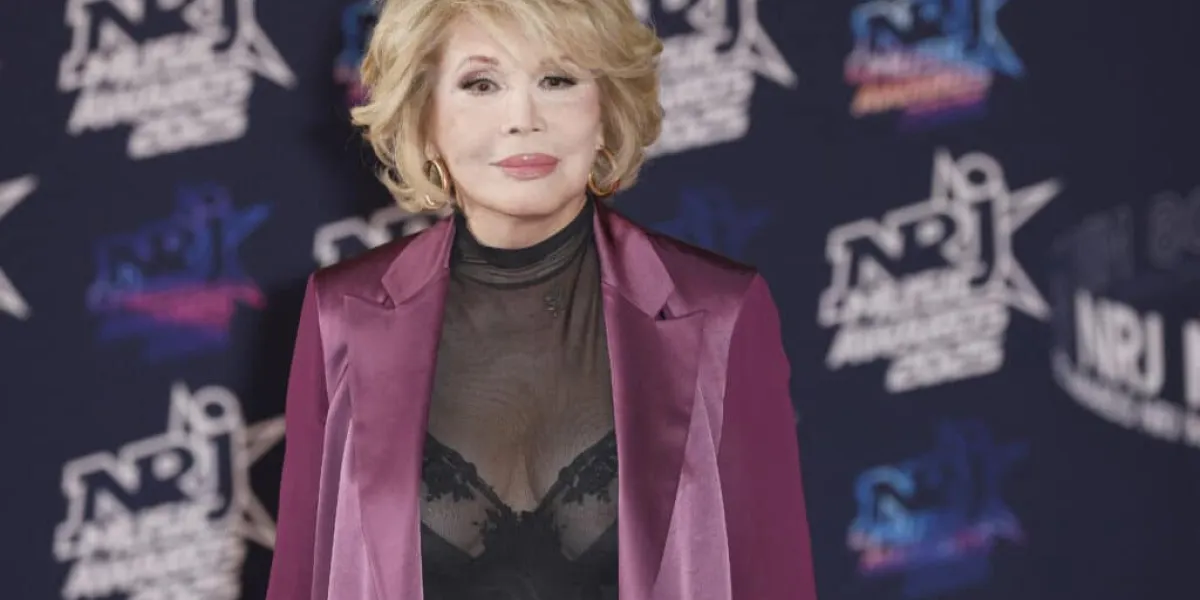 "Il est mort avant d'avoir terminé" : Amanda Lear fait des confidences inédites sur sa relation avec Charles Aznavour
