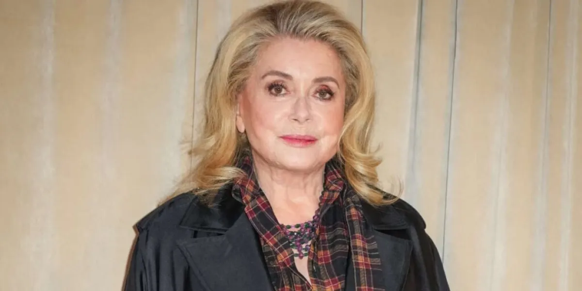 Catherine Deneuve : son restaurant préféré ? Une baraque à frites qui a bien failli disparaître aux Puces de Vanves