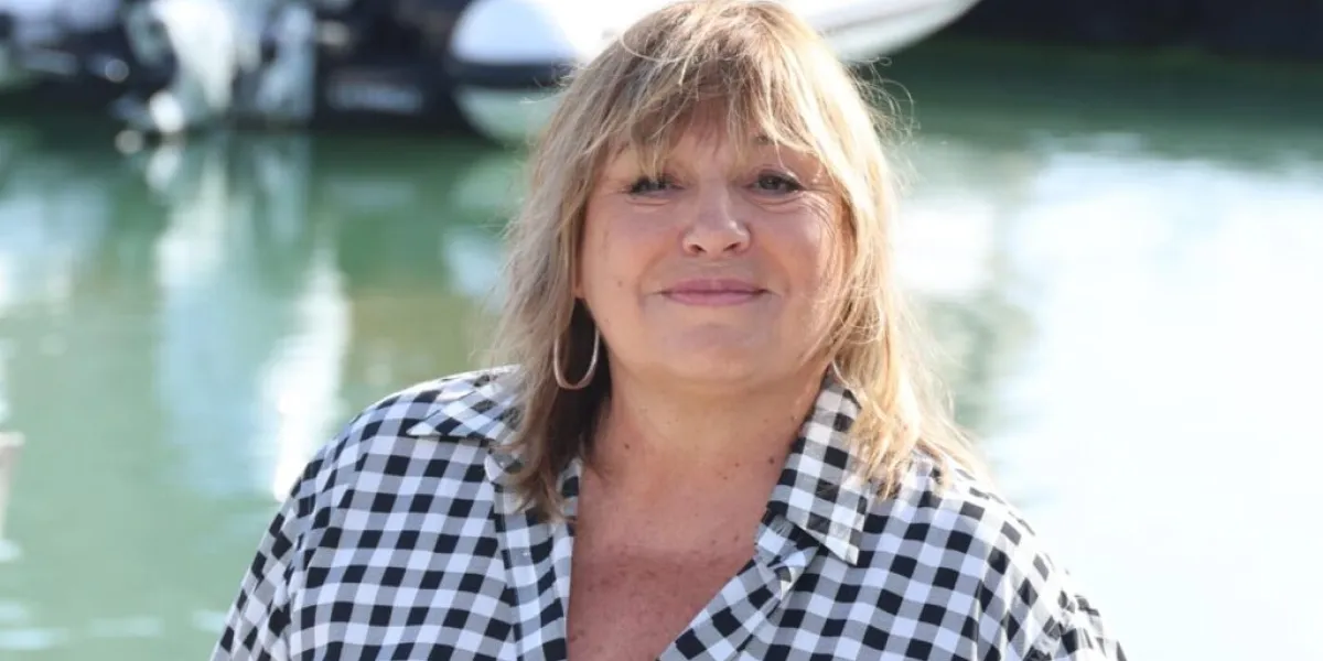 Quel est le métier d'Enzo Gaccio ? Michèle Bernier : Enzo, son fils de 28 ans, est son sosie, une rare photo dévoilée