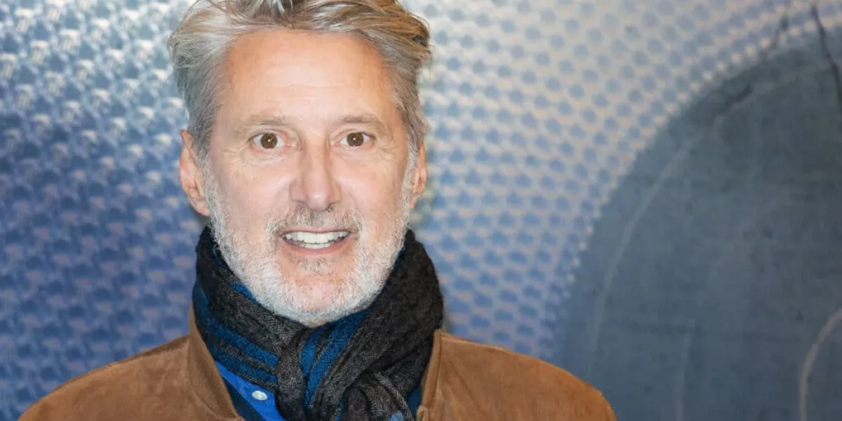 Antoine de Caunes, 71 ans : son secret pour en paraître 20 de moins