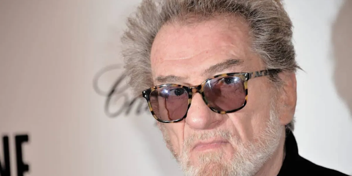 Des "photos incroyables" d’Eddy Mitchell sur une civière : le chanteur obligé de mettre les choses au clair