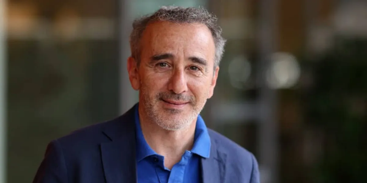 Elie Semoun dévasté : l’humoriste apprend la mort de sa mère deux jours après son enterrement