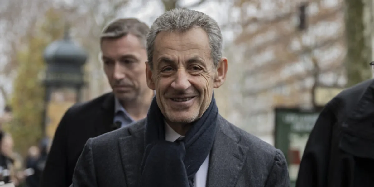 "Comme un panda au zoo", Nicolas Sarkozy raconte comment deux députés LFI ont essayé d’entrer dans sa cellule