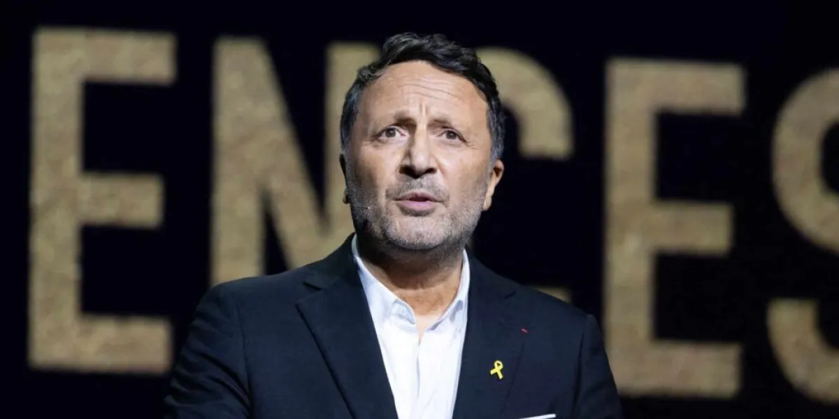 Arthur "foudroyé" par la mort de son père spirituel