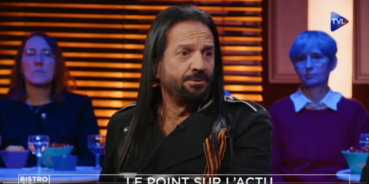 "Ça ne me dérange pas que le président vive avec un Monsieur" : Francis Lalanne assure que Brigitte Macron est un homme et évoque un "mensonge d’État"