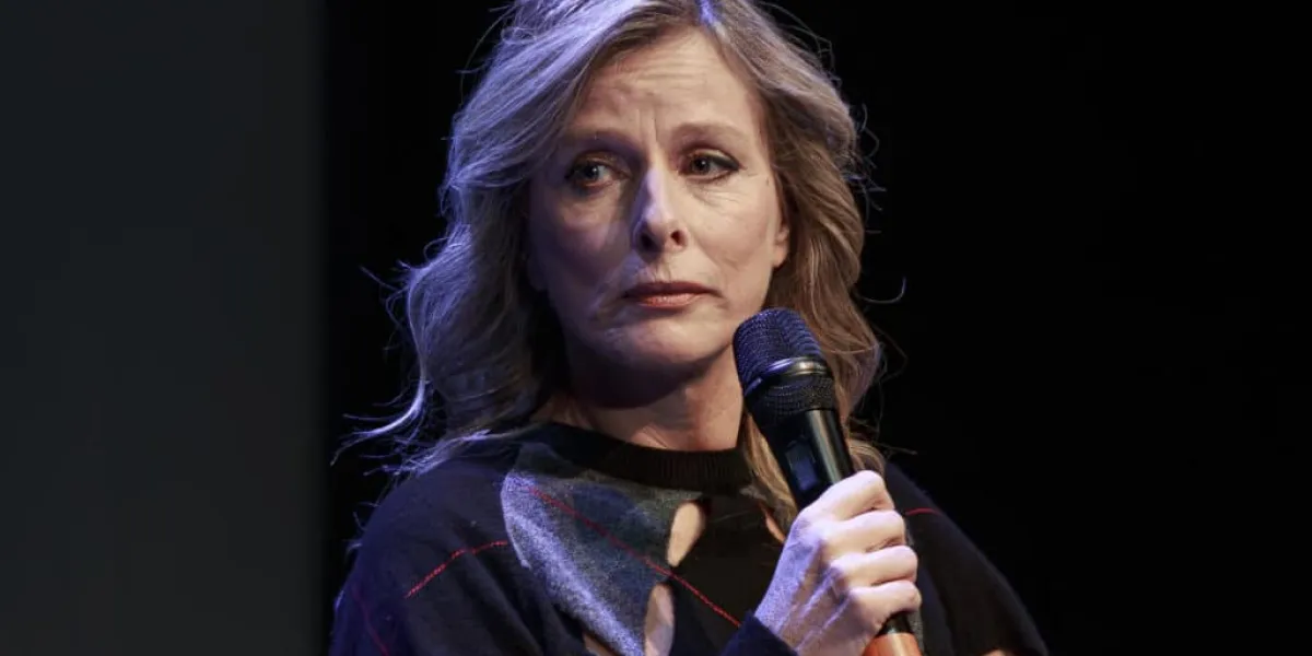 "On a beaucoup baisé entre cousins !" : Karin Viard se lâche au sujet de ses réalisateurs préférés