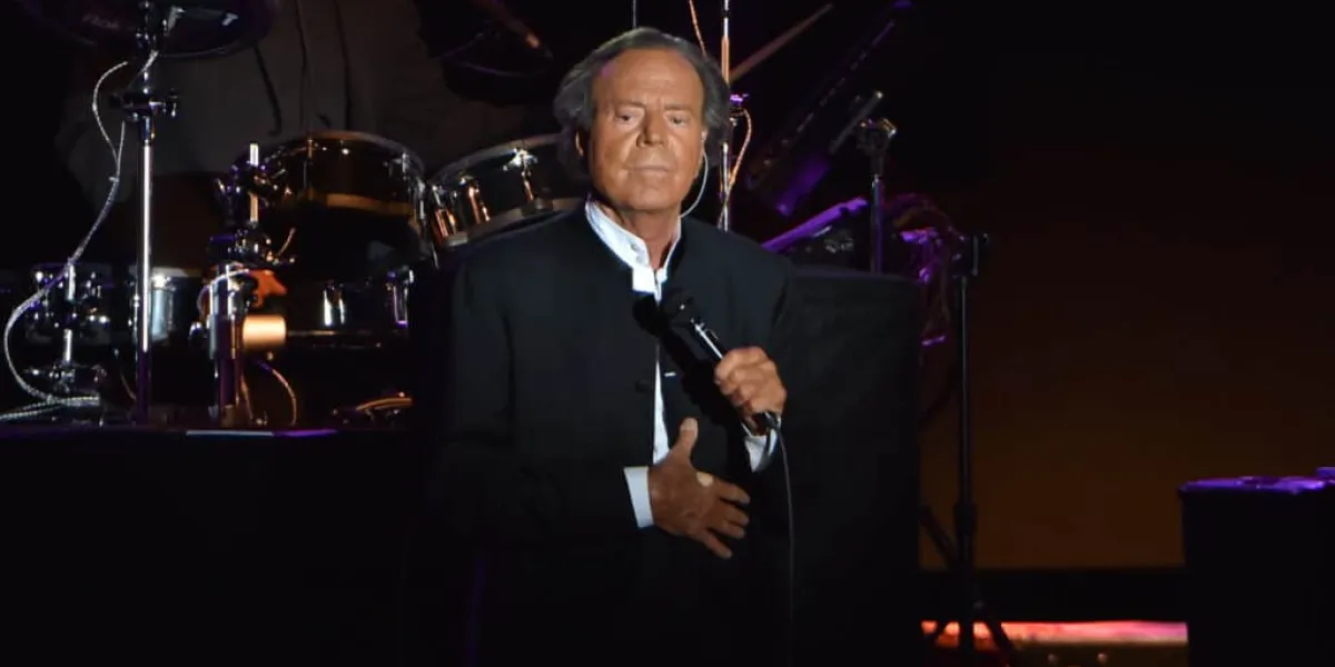 Julio Iglesias : le chanteur de 82 ans accusé d'agressions sexuelles et de viols