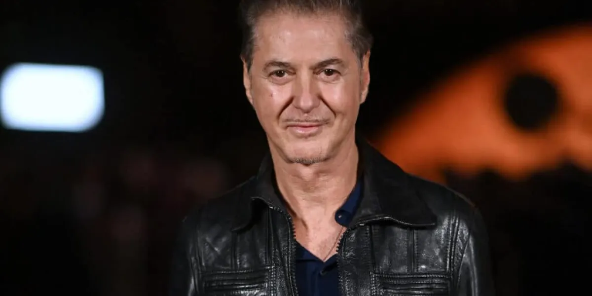 Étienne Daho : son enfance traumatique en Algérie, pendant la guerre : entre "bombes" et "cadavres"