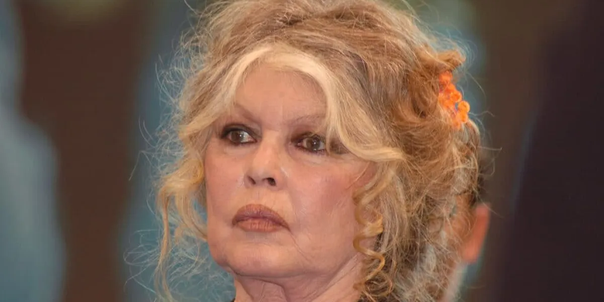Mort de Brigitte Bardot : un cheval entre dans l’église en plein hommage