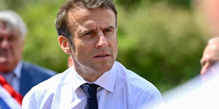 macron visits a middle school - ganges