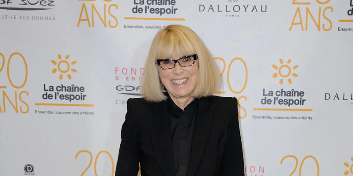 mireille darc assister au 20e anniversaire de la chaine de l'espoir qui s'est tenue à la grande galerie de l'évolution à paris, france le 11 décembre 2014 photo par alban wyters abacapresscom, 479670 006 paris france