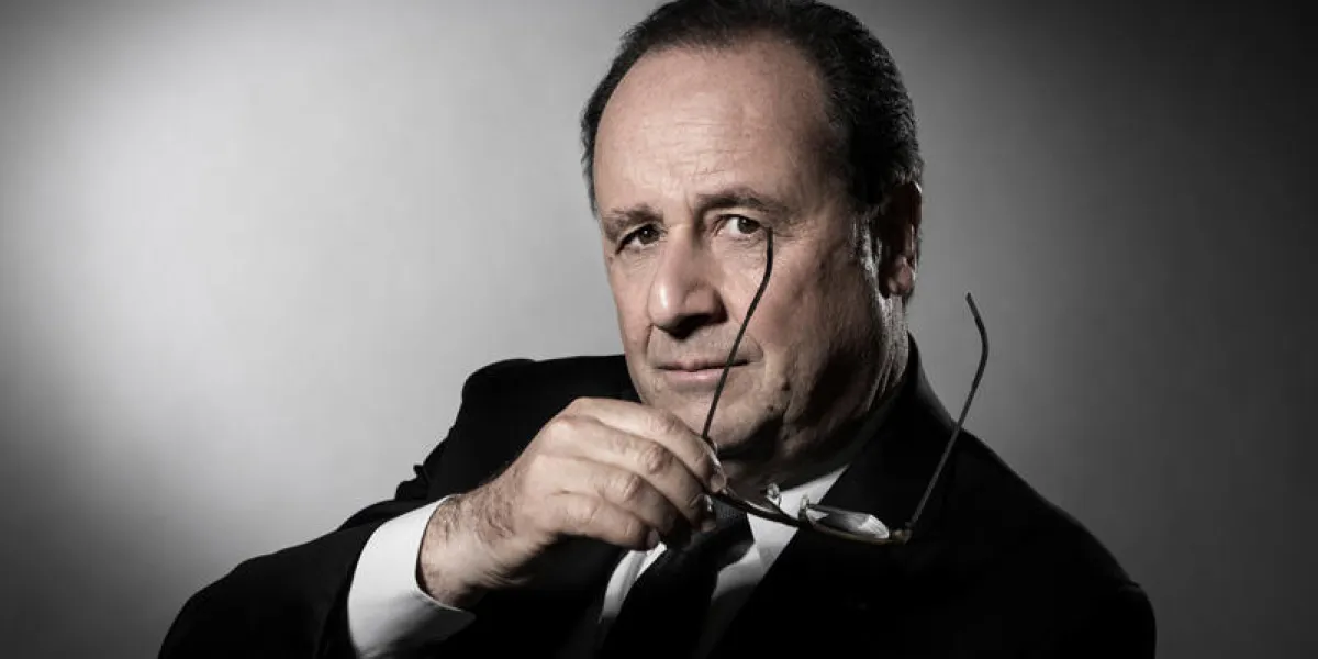 le président français françois hollande pose lors d'une séance photo au palais d'elysée à paris, le 11 mai 2017 afp photo joel saget