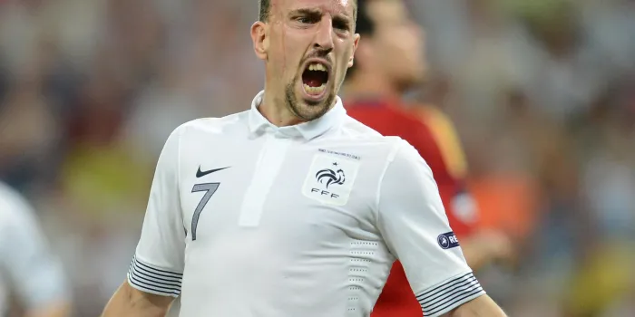 le milieu de terrain français franck ribery réagit lors du match quart de finale des championnats de football de l'euro 2012 espagne vs france le 23 juin 2012 à l'arène donbass à donetsk afp photo franck fife