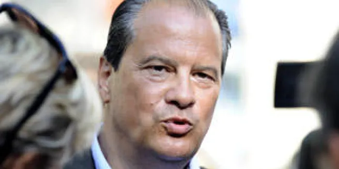 le parti socialiste français (ps) mp jean-christophe cambadelis répond aux questions des journalistes à son arrivée le 21 aout 2011 à la ville du onzième arrondissement de paris, avant une réunion ps afp photo miguel medina