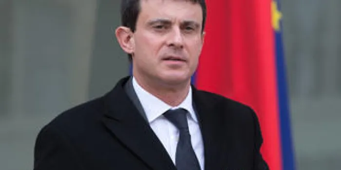 le ministre de l'intérieur français manuel valls quitte le palais présidentiel d'elysée après avoir assisté à la réunion hebdomadaire du cabinet à paris le 6 février 2013 afp photo bertrand langlois