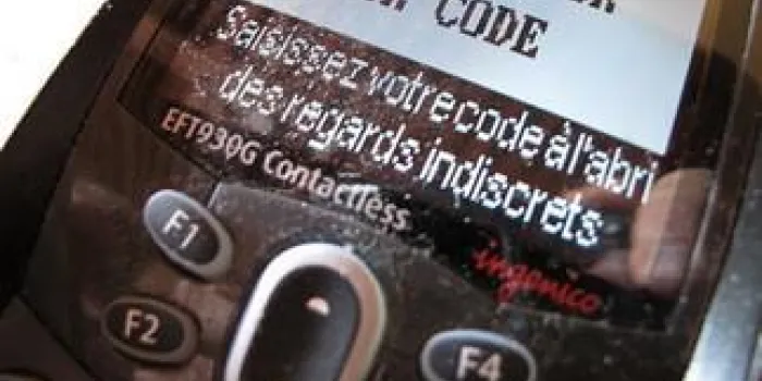 ©photopqr le progres mouillaud richard  lyon  le 21 11 2011  illustration paiement carte bancaire