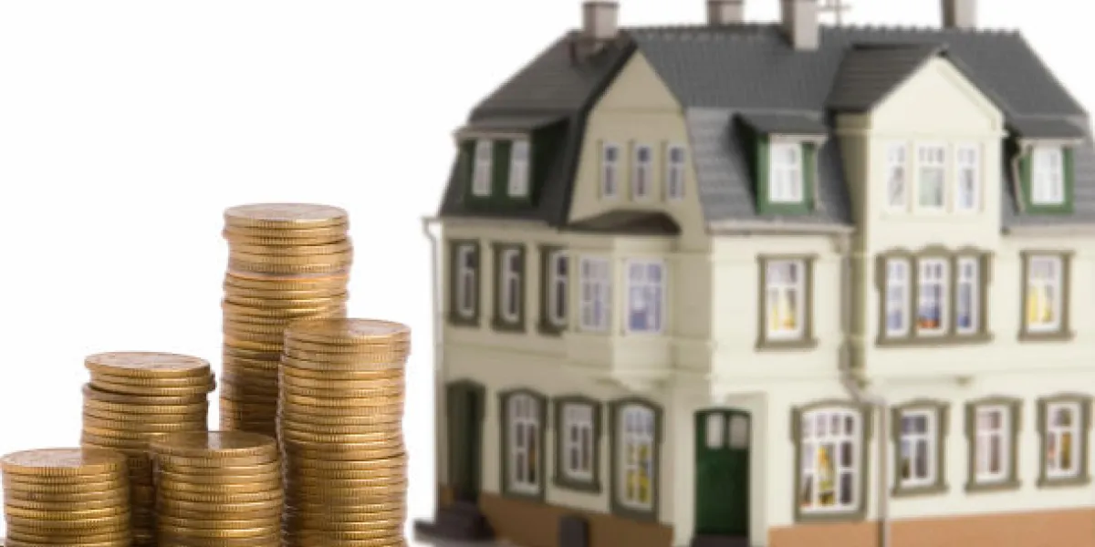 argent pour la maison sur fond blanc