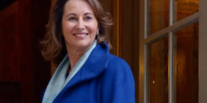 segolene royal arrive à la signature des accords pour les contrats d'avenir le 30 octobre 2012 à l'hôtel matignon à paris afp photo martin bureau