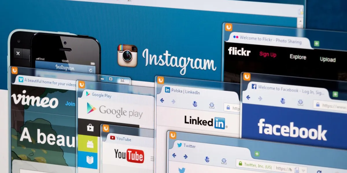 belchatow, pologne - 11 avril 2014 photo de la page d'accueil du réseau social sur un écran de contrôle