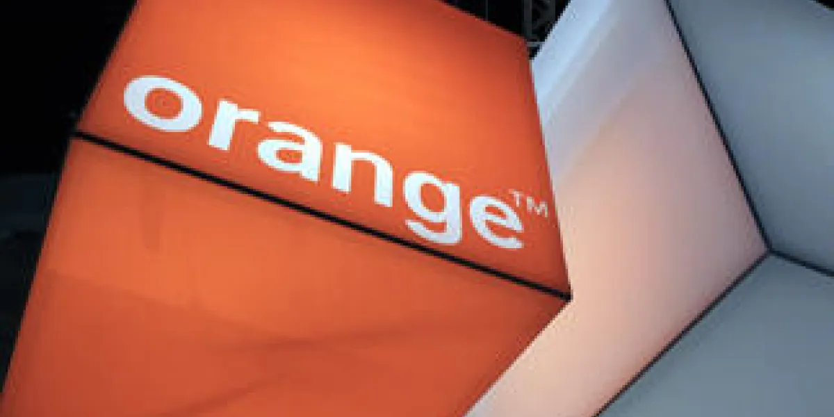 une photo prise le 5 décembre 2012 montre le logo du groupe de télécommunication français orange-france telecom présenté à leweb paris 2012 à saint-denis, près de paris afp photo eric piermont