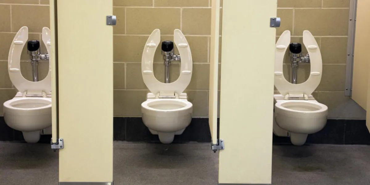 toilettes publiques dans le centre de la ville