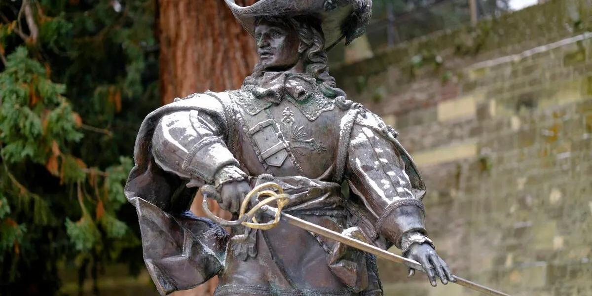pays-bas, maastricht, statue de d'artagnan