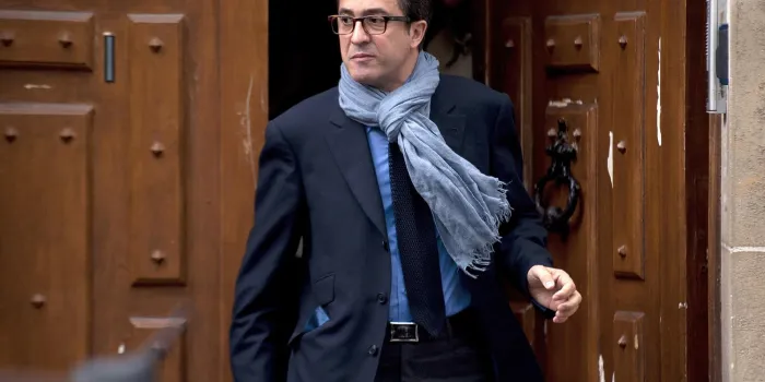 un homme politique français et ancien responsable du programme présidentiel, aquilino morelle quitte le siège de la campagne du président élu francois hollande le 9 mai 2012 à paris afp photo fred dufour
