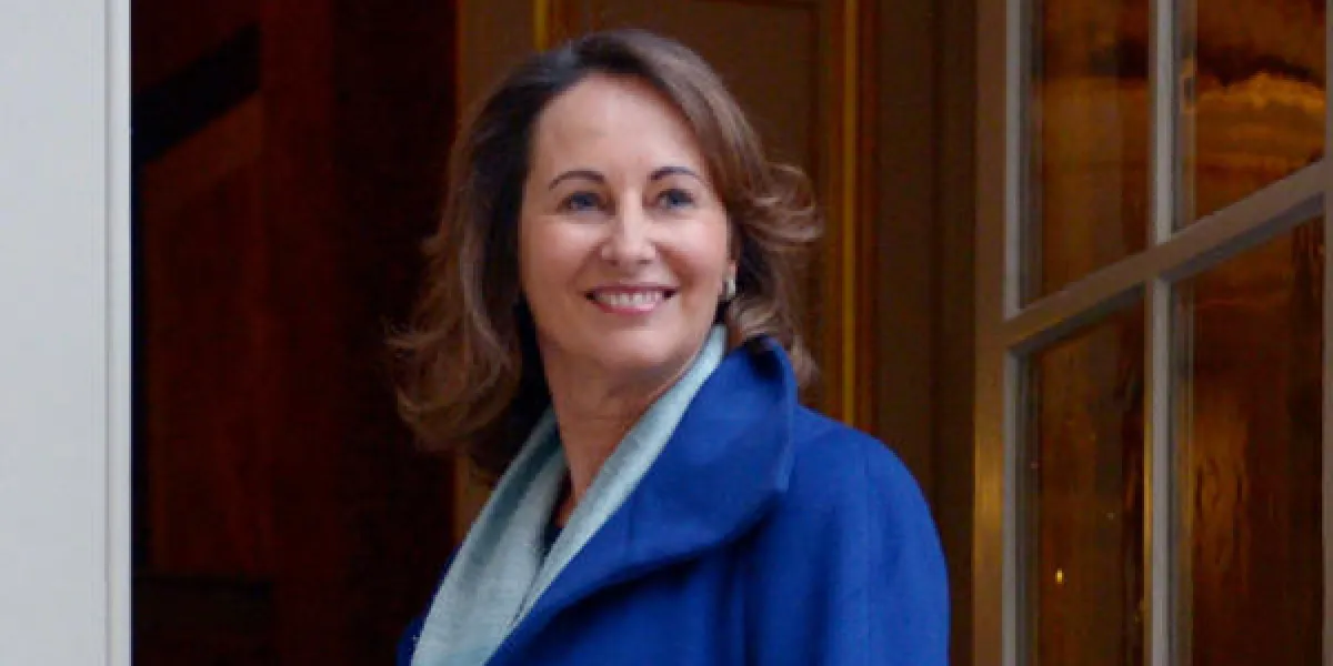 segolene royal arrive à la signature des accords pour les contrats d'avenir le 30 octobre 2012 à l'hôtel matignon à paris afp photo martin bureau